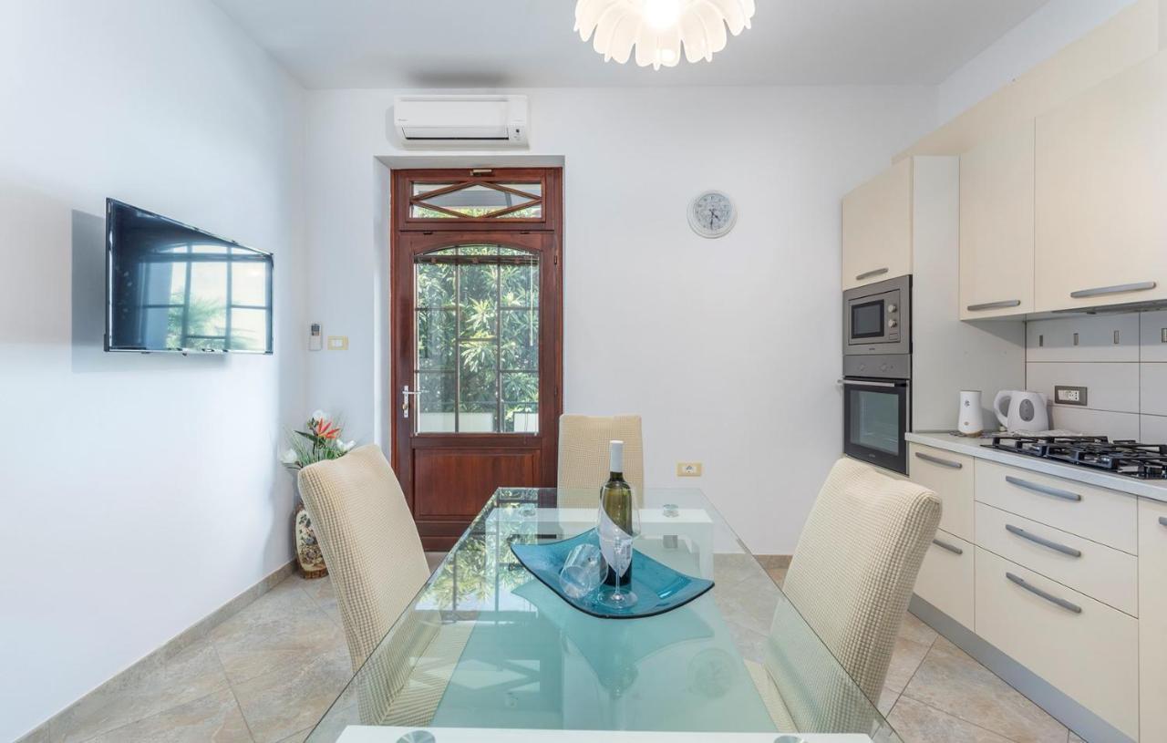 Apartment Lazzarich With Terrace Porec Ngoại thất bức ảnh