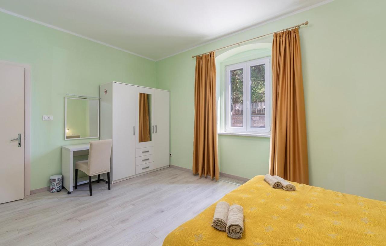 Apartment Lazzarich With Terrace Porec Ngoại thất bức ảnh